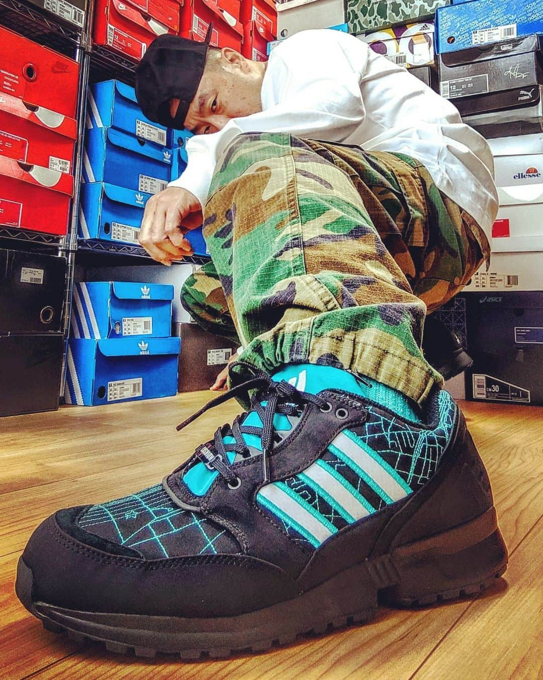 レイザーラモンRGさんのインスタグラム写真 - (レイザーラモンRGInstagram)「adidas EQUIPMENT CUSHION 91 RH！1991年のボストンマラソン用にデザインされたEquipmentジャケットをモチーフにした配色で刺繍されてる模様はなんとボストンの道路！ええデザイン！  #adidasequipment #adidasequipmentcushion #equipmentcushion91 #bostonmarathon #キモ撮り #KIMODORI」10月31日 8時38分 - rgrazorramon