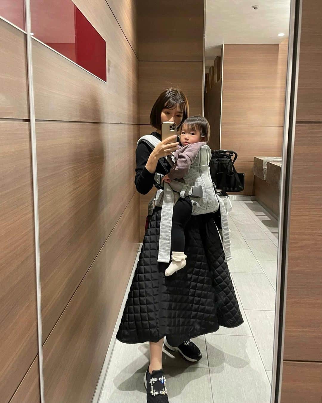 のインスタグラム：「. . 可愛すぎる可愛すぎる〜❤️‍🔥 @st.rooney の新しいワンピース スカートの広がり方とかボリューム感のあるキルティングとか、全てが好み😌 . #150cmコーデ #sサイズコーデ #おちびコーデ #ママコーデ #サロペットワンピース #セントルーニー」