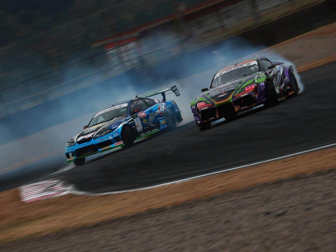 霧島聖子さんのインスタグラム写真 - (霧島聖子Instagram)「おはようございます☀️ 昨日のD1GP Rd.9 AUTOPOLIS DRIFTお疲れ様でした！ 91号車 エヴァRT初号機SAILUNスープラ畑中選手は単走14位で追走トーナメント進出を果たし、 そして追走では今季初のベスト8入りとなりました👏 畑中選手の攻めのドリフト、とっても格好良かったです😆  俺だっ！レーシングブースの物販にお越し頂きグッズゲットして下さった方々もありがとうございました🪄 D1GP Rd.10の本日も沢山応援したいと思います❤️‍🔥 ぜひ会いに来て下さいね✨   @evangelion_racing  @oreda_channel  #エヴァンゲリオンレーシング #エヴァレーシング #evangelionracing #evaracing #エヴァンゲリオンレーシングRQ2021 #コスチューム #d1gp #レースクイーン #racequeen #RQ #cosplay #スワイプしてね #オートポリス #追走 #単走」10月31日 8時13分 - seiko_kirishima