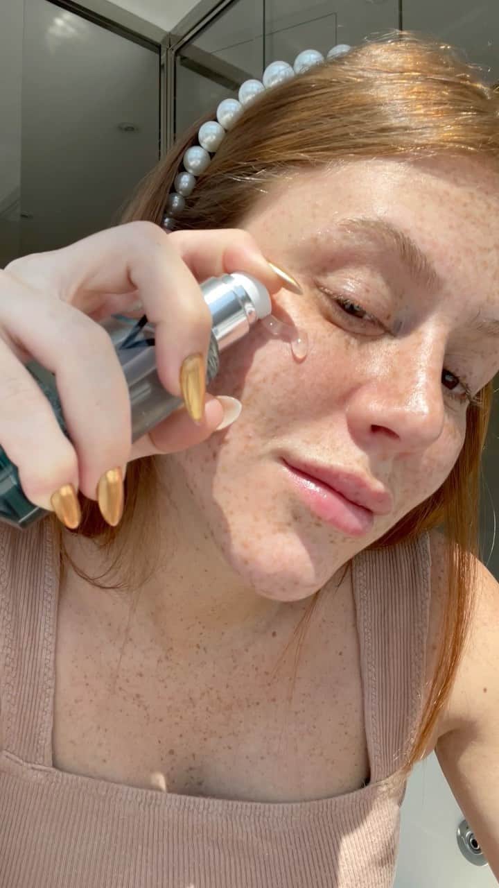 マリ・マリアのインスタグラム：「Um dos meus segredos para uma pele hidratada é o Minéral 89 💕 Ele mantém minha pele firme, preenchida e protegida das agressões externas como poluição e mudanças climáticas. Por que nossa pele é um dos nossos maiores tesouros e cuidar dela faz toda a diferença ✨ #Mineral89 #MaisForteComMineral89 #publicidade」