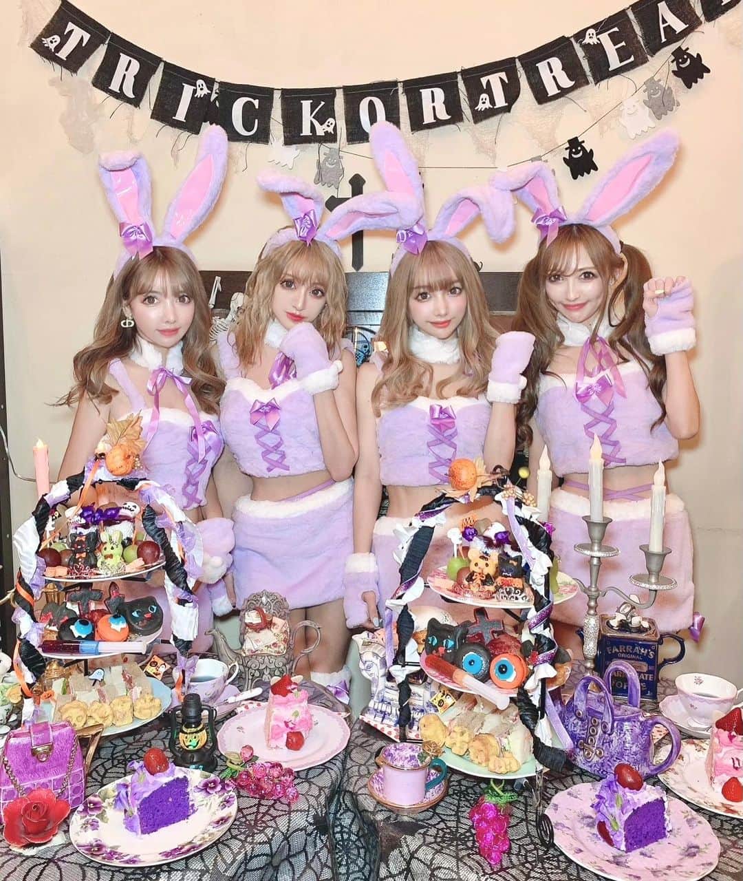 のインスタグラム：「ハロウィン女子会🎃 うさぎさんになりました🥺💓 カフェアコリットにて！  ハロウィンの衣装は (@dress_sugar )だよ うさぎさんで揃えてみた☺️💕 みんなでお揃い嬉しい！  #ハロウィン#ハロウィン女子会#女子会#カフェアコリット#コスプレ#コスプレ女子 #楽しかった」