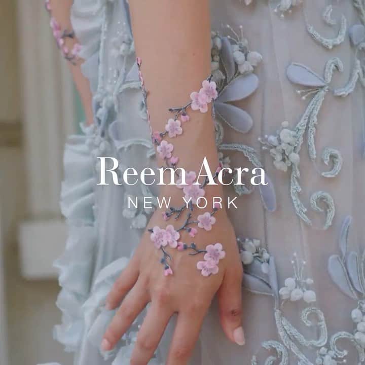 リームアクラのインスタグラム：「A couture look from my spring 2022 collection.  xo Reem  #ReemAcra #ReemAcraSS22」