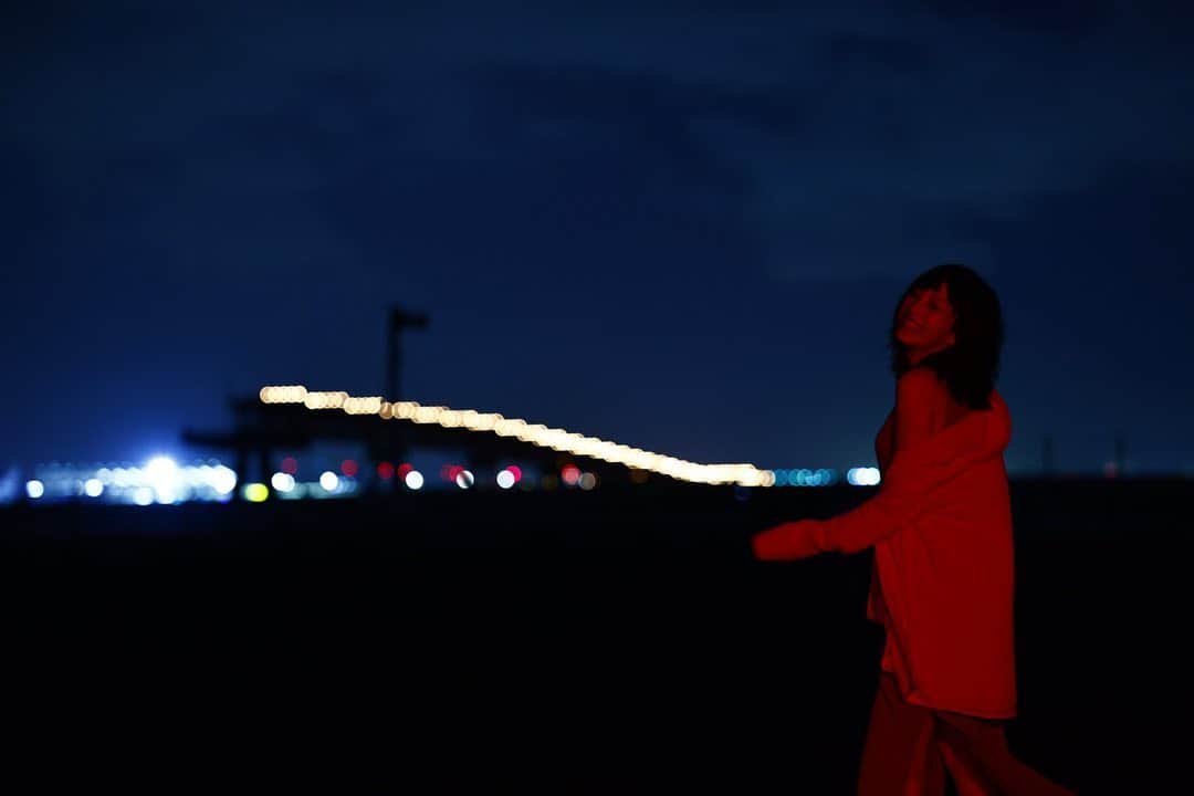 平野綾さんのインスタグラム写真 - (平野綾Instagram)「表現は全て内から溢れ出るものだから、 感性を、内面を、どのくらい磨くかにかかっています。 ⁡ ふとした何でもない時にこそ、心震わせる発見を。 ⁡ ⁡ photo by  @ogata_photo ⁡ ⁡ ⁡ #ayahirano #平野綾 ⁡ ⁡」10月31日 3時05分 - a_ya.hirano