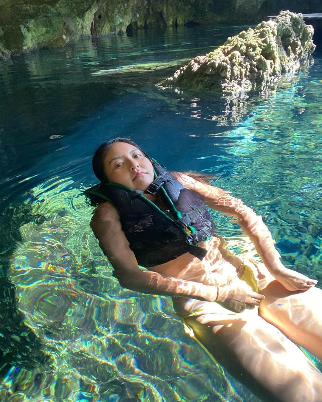 テイラー・ペンバートンさんのインスタグラム写真 - (テイラー・ペンバートンInstagram)「I am *respectfully looking* at all bodies of water, but especially cenotes and oceans」10月31日 7時03分 - pemberton