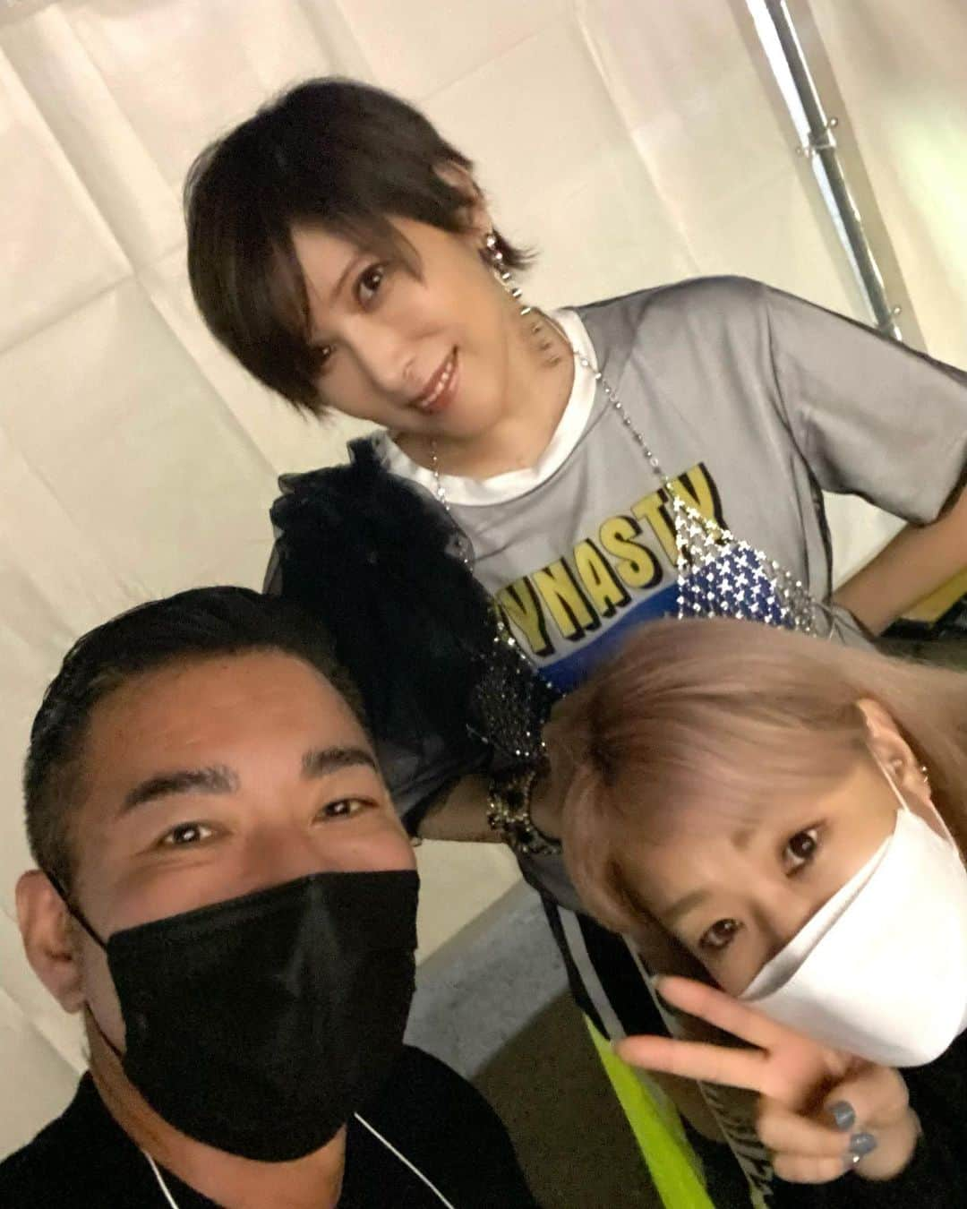 YU-KIさんのインスタグラム写真 - (YU-KIInstagram)「皆さんかなーりお久しぶり！なんとなくSNSをアップする気分じゃなかったんだけど元気にしてたのでご心配なく。💛 また日頃のファッションやスキンケアそして”音楽”の事話せたらいいなと思ってます。歌う事をもっと楽しむぞー！🕺昨夜の本番終わりにて。 #私はツイている　#という言葉が流行ってる #ありがとう福岡😀 #trfyuuki #ユーキ　#これから投票行ってきます🚲」10月31日 16時27分 - yuuki.trf.1912