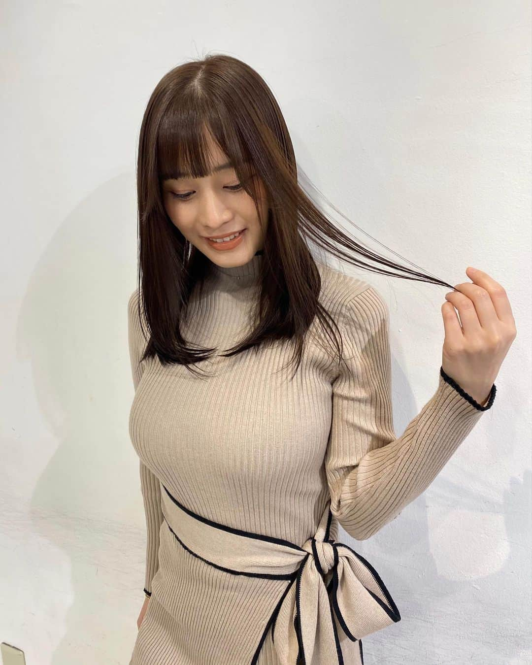 橘花凛さんのインスタグラム写真 - (橘花凛Instagram)「いつもお世話になっている @aid_hair さんにてヘアメンテナンスしてきました✨ メニューはカットカラー髪質改善トリートメント✂️💕 今日も素敵なヘアスタイルにしあげて頂きました♩ 担当秋山さん @akiyamasensei_aid いつもありがとうございます☺️🌸」10月31日 16時41分 - rintakahashi0809