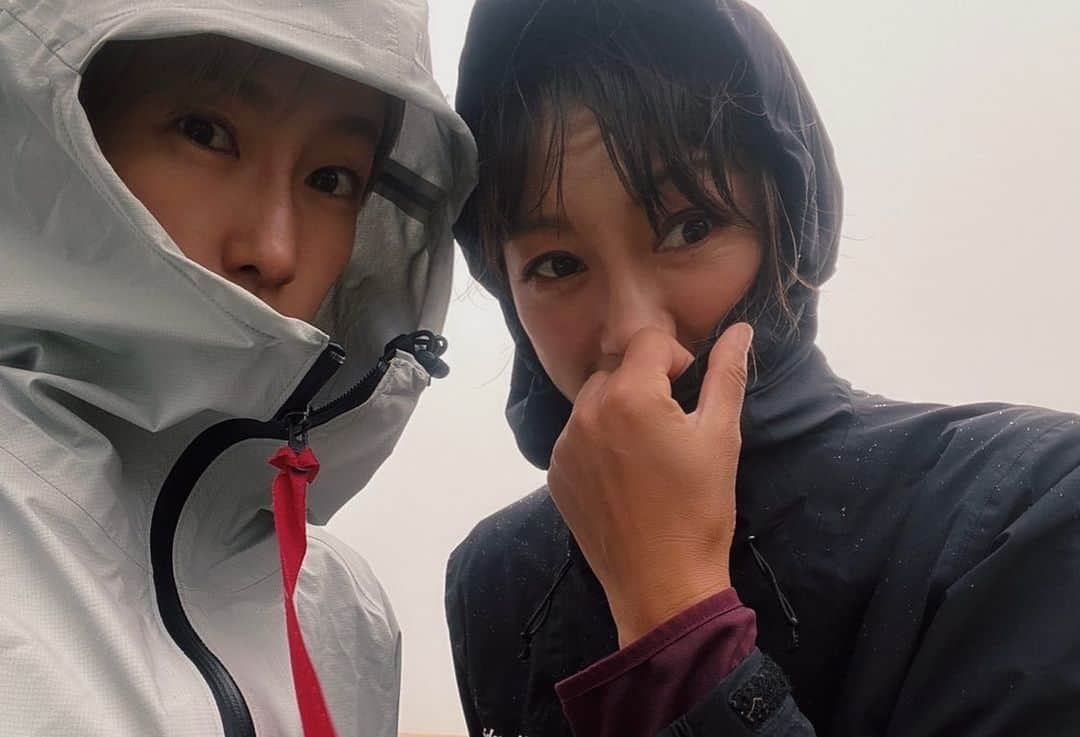 福島和可菜のインスタグラム：「今日はWithちゃん舞✨✨✨ @maimaimaimaima   真っ白な世界へ…😆  #Love #outdoor #sports #sister #福島姉妹 #山 #MOUNTAIN #アウトドア #active #アクティ部 #姉妹 #舞ちゃん #white #world #寒い #笑 #期日前投票に行きました #😊 #😆 #😍 #✨ #☀️ #❤️ #🏃‍♂️ #⛰ #🍺 #‼️」