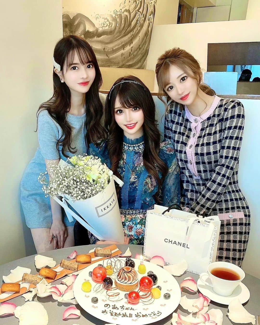 伴かなみのグルメインスタ