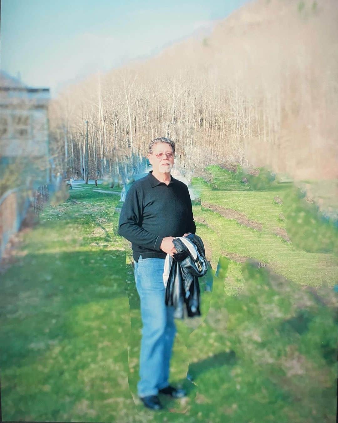アンソニー・アービンのインスタグラム：「Rest In Peace, Dad. Some friends and I are going to do a big swim for you tomorrow and raise some funds for your veteran buddies.  Love you, Pops.」