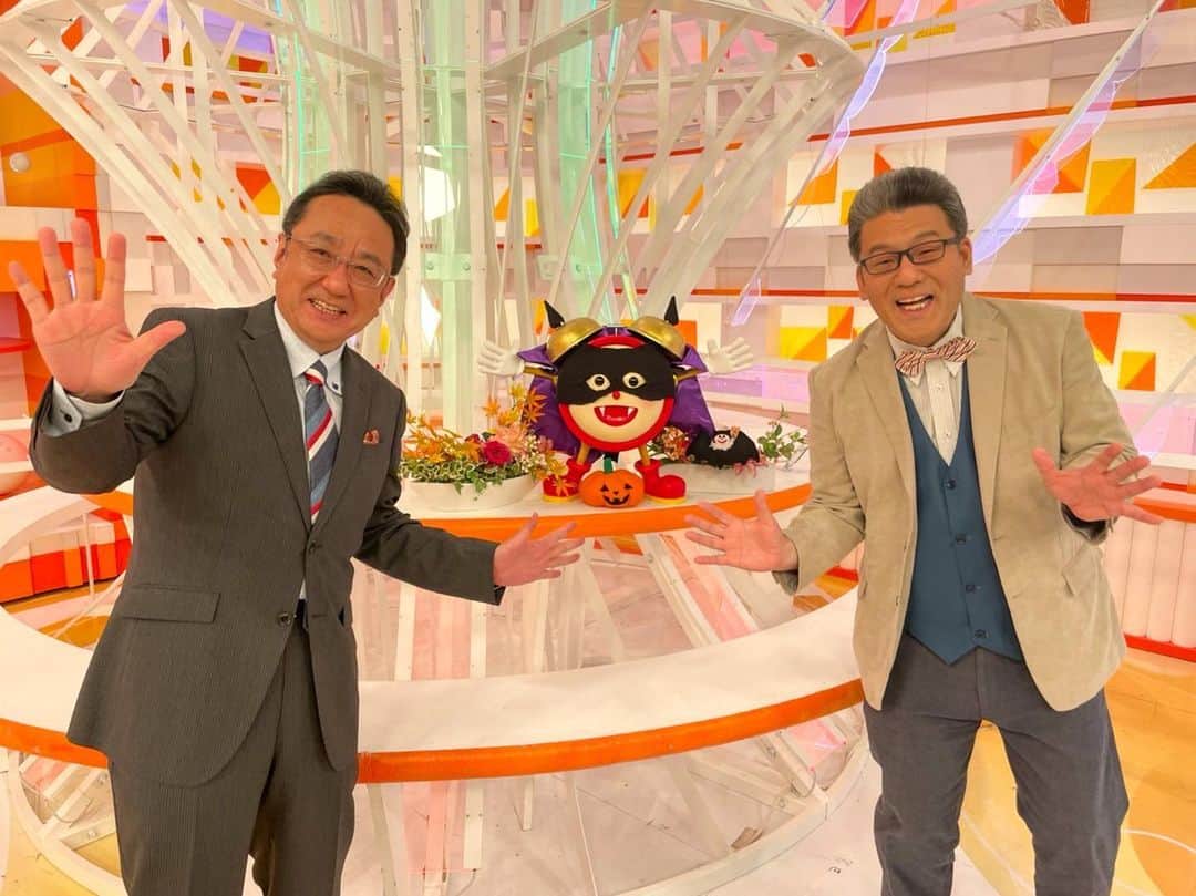 フジテレビアナウンサーのインスタグラム：「ハッピーハロウィーン🎃  #今日は何の日 #ハロウィーン #軽部真一 #三宅正治 #フジテレビアナウンサー」