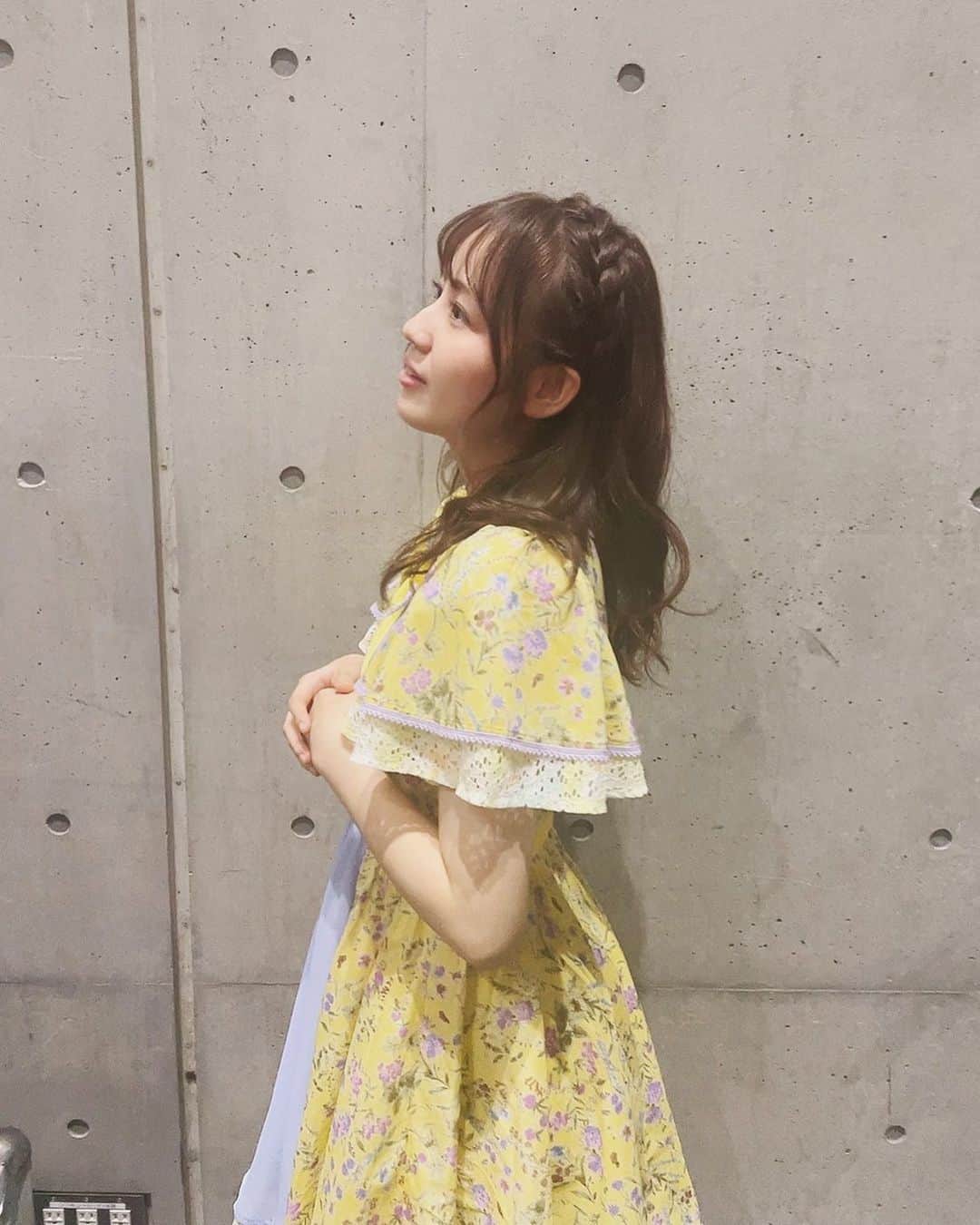 西村菜那子さんのインスタグラム写真 - (西村菜那子Instagram)「黄色の服を普段あんまり着ることないから新鮮でした🌻🌻  衣装可愛かった😳🌻 #NGT48 #朱鷺メッセ」10月31日 10時23分 - nanako_nishimura