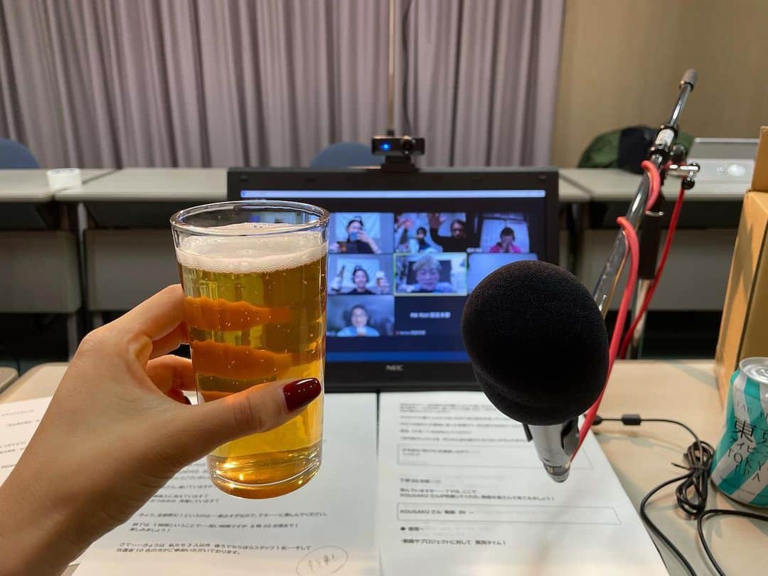 森川真帆のインスタグラム：「昨日はASSORTED Beer with KOBAYASHI FARM HOPSをご購入いただいた方の中から抽選で当選された方と、半年弱お世話になった小林農園のよっしーにもご参加いただいてのオンライン飲み会でした🍺  お酒はほとんど飲まないのにこの企画に興味を持ってくれて買ってくださった方や昨年度の番組から引き続き聞いてくださっている方など、、、顔を見ながらお話ができて嬉しかったです。  ありがとうございました🌿  #fmfuji」