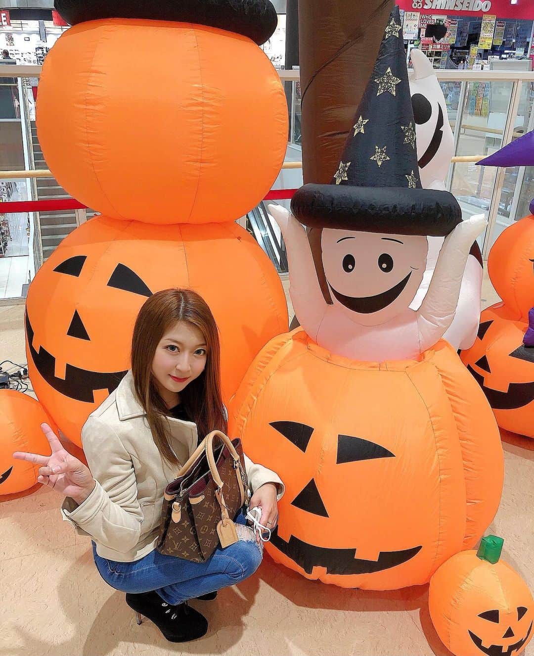 なぁのインスタグラム：「. . . ハッピーハロウィン🎃 . 何もしてないから どっかにあったカボチャたち笑 . #ハロウィン #2021 #お出かけ #いいね #ハッピーハロウィン」