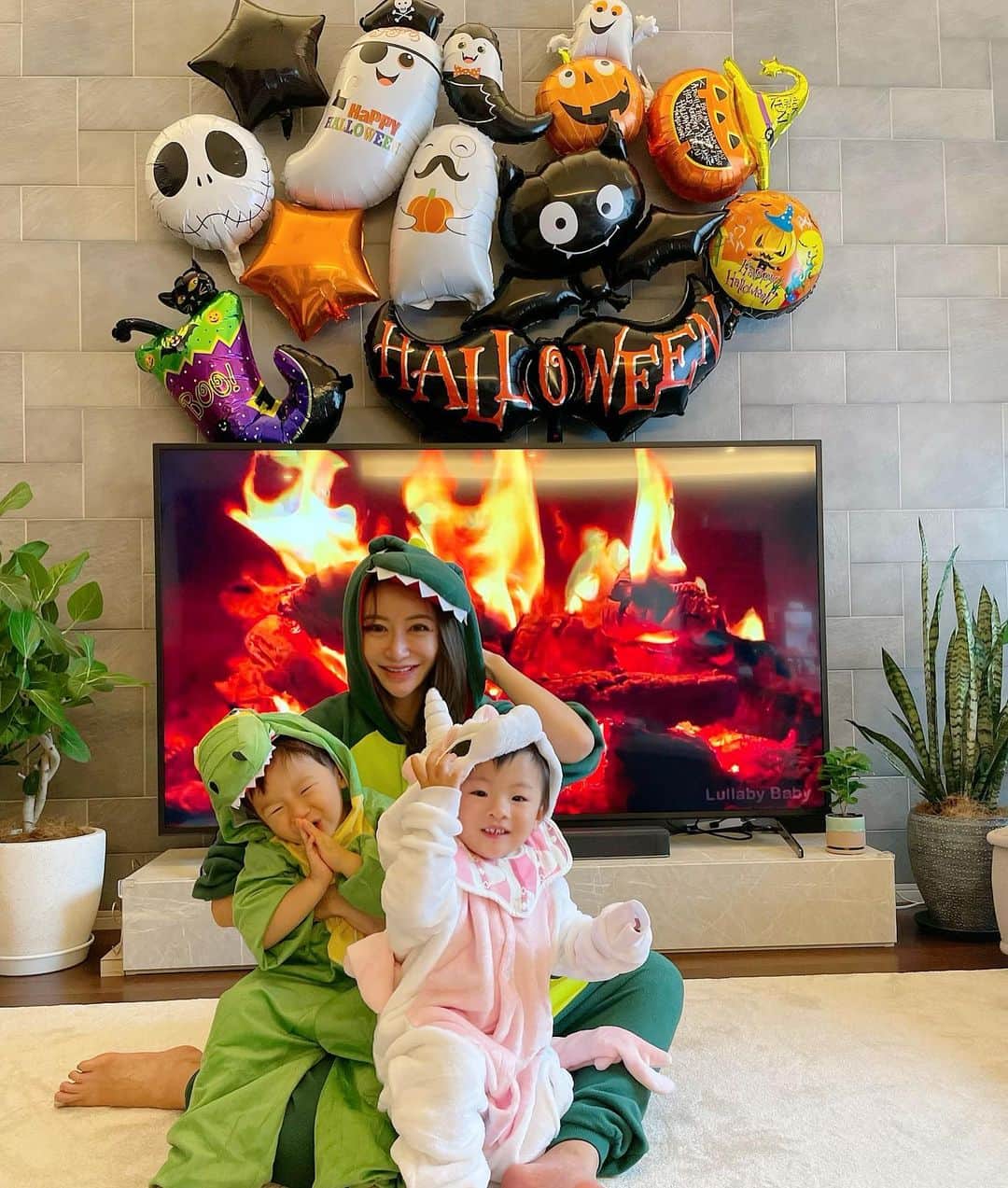 Reikaさんのインスタグラム写真 - (ReikaInstagram)「Happy Halloween 🎃 from 怪獣ファミリー  今までで一番楽しいハロウィン❤️🎃❤️」10月31日 10時51分 - reikamarianna