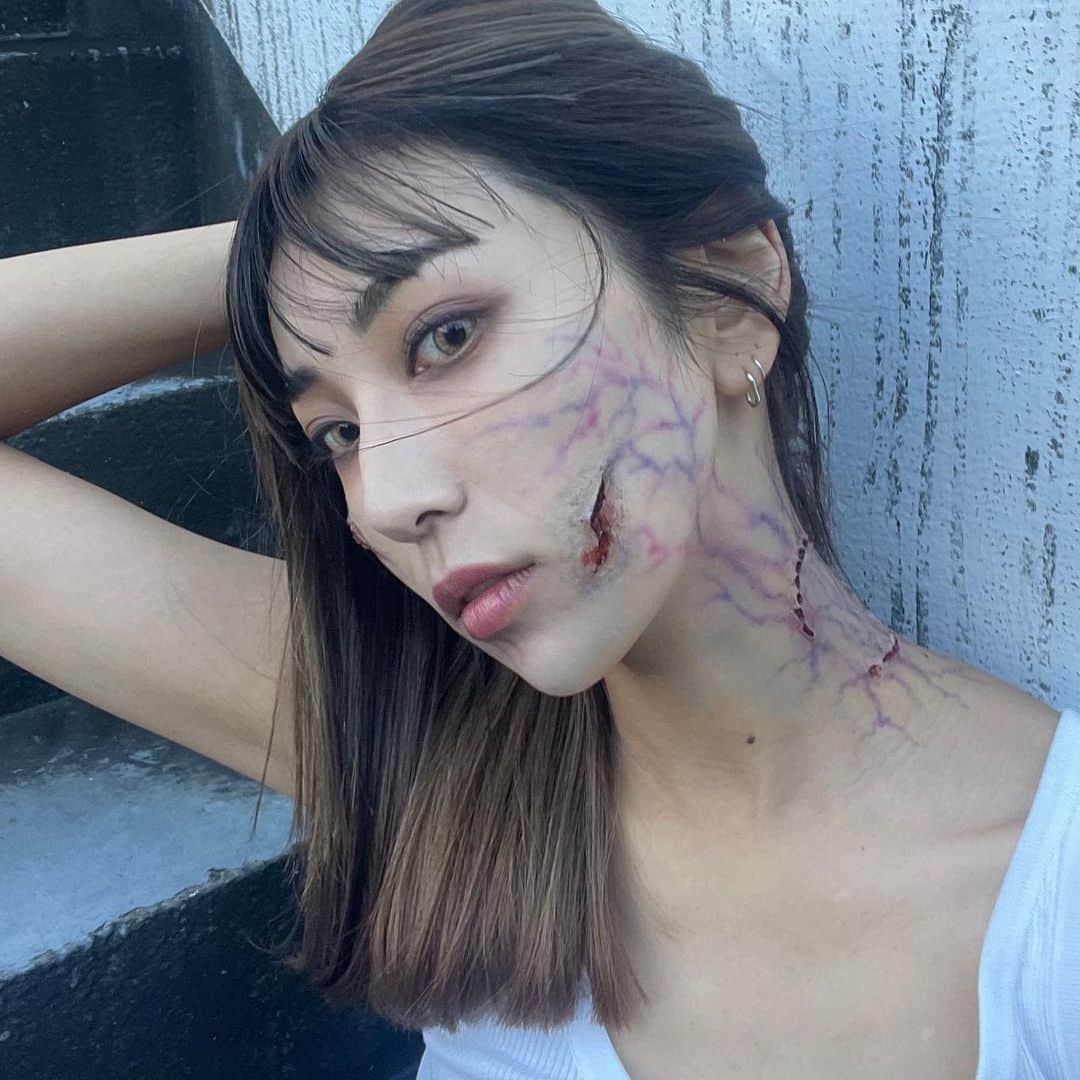 のインスタグラム：「HAPPY HALLOWEEN🎃  撮影で特殊メイクした！  #ステサバ」