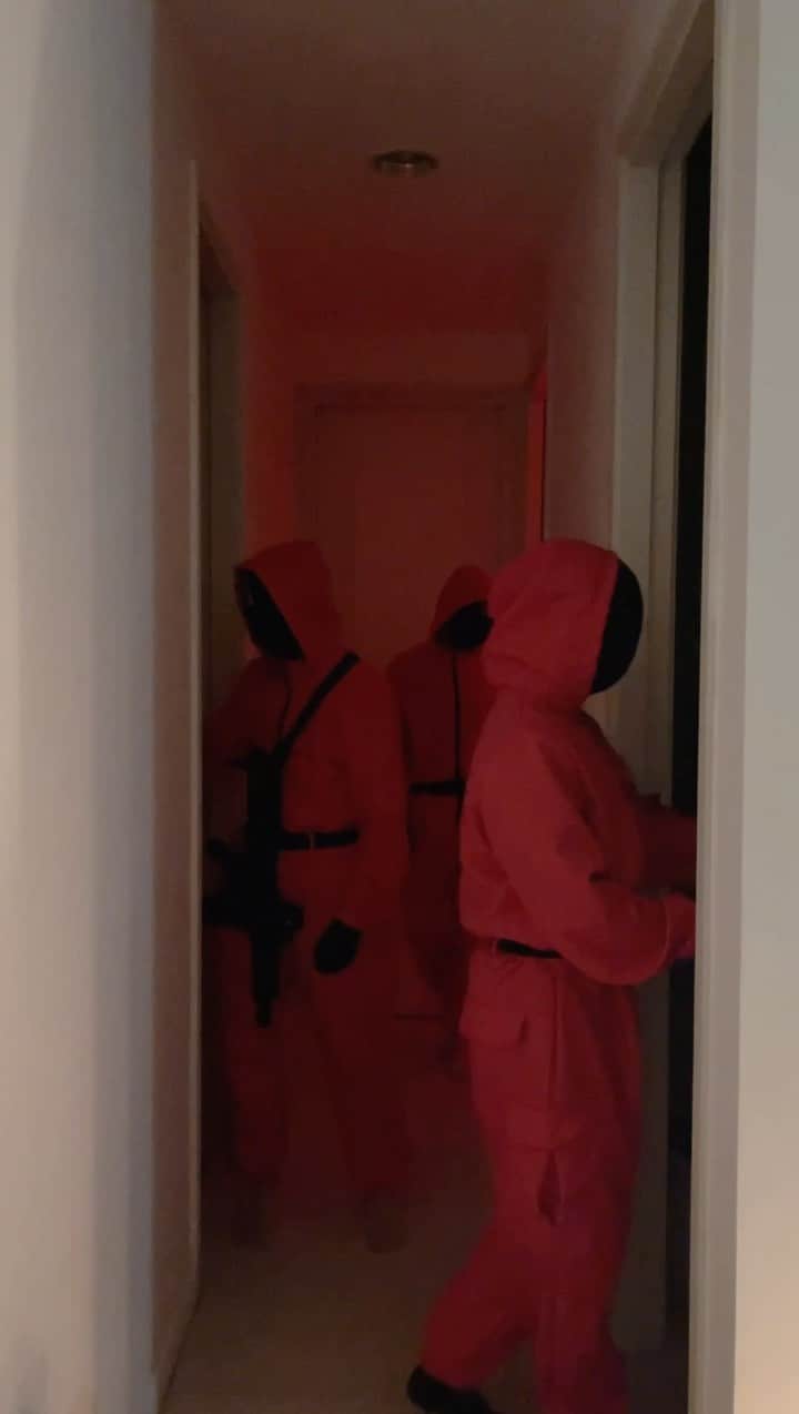 Giann Chanのインスタグラム：「Crazy Cosplay 🐙   #SquidGame #오징어게임 #Halloween」