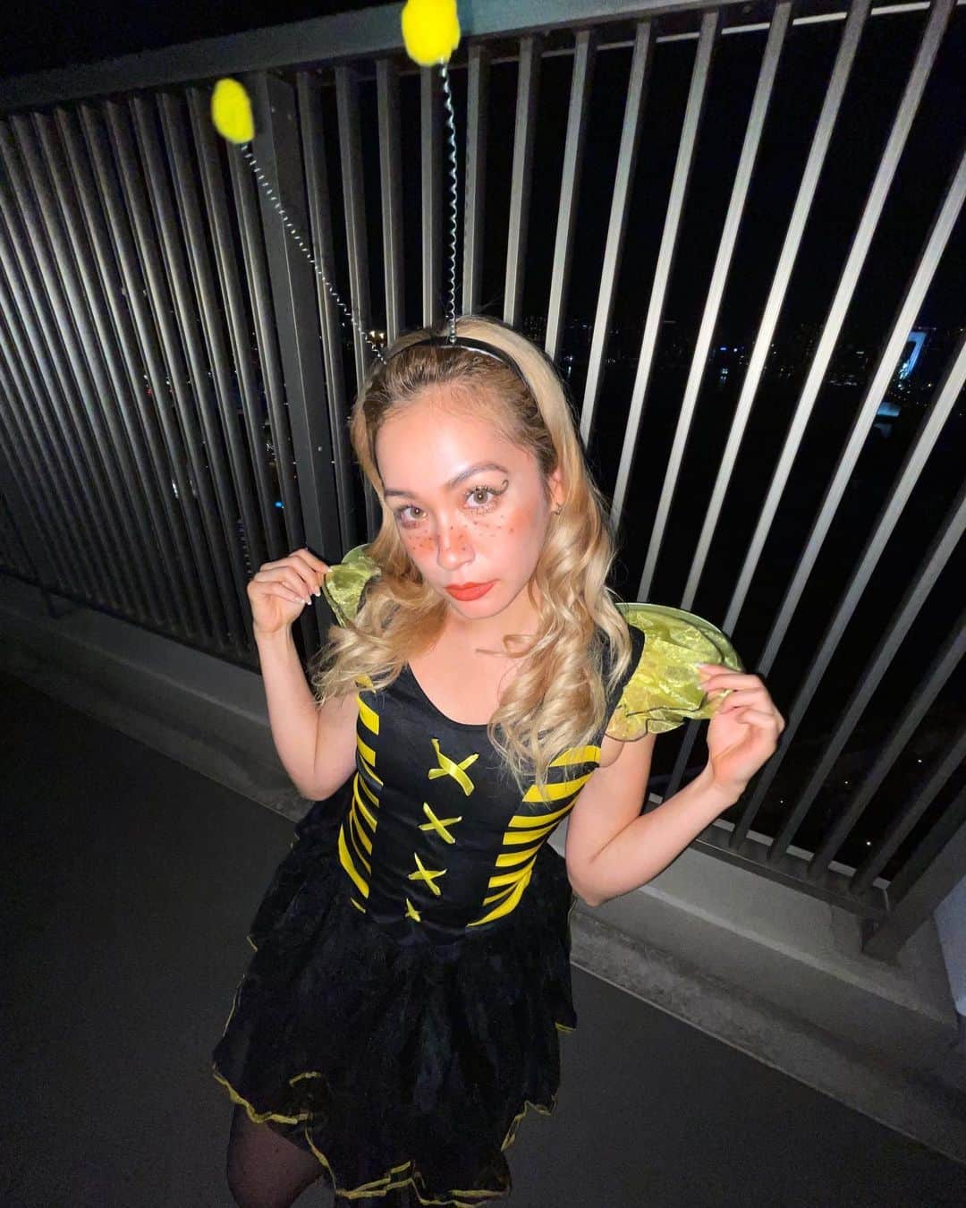 AMIのインスタグラム：「Happy Halloween 💛🐝✨」