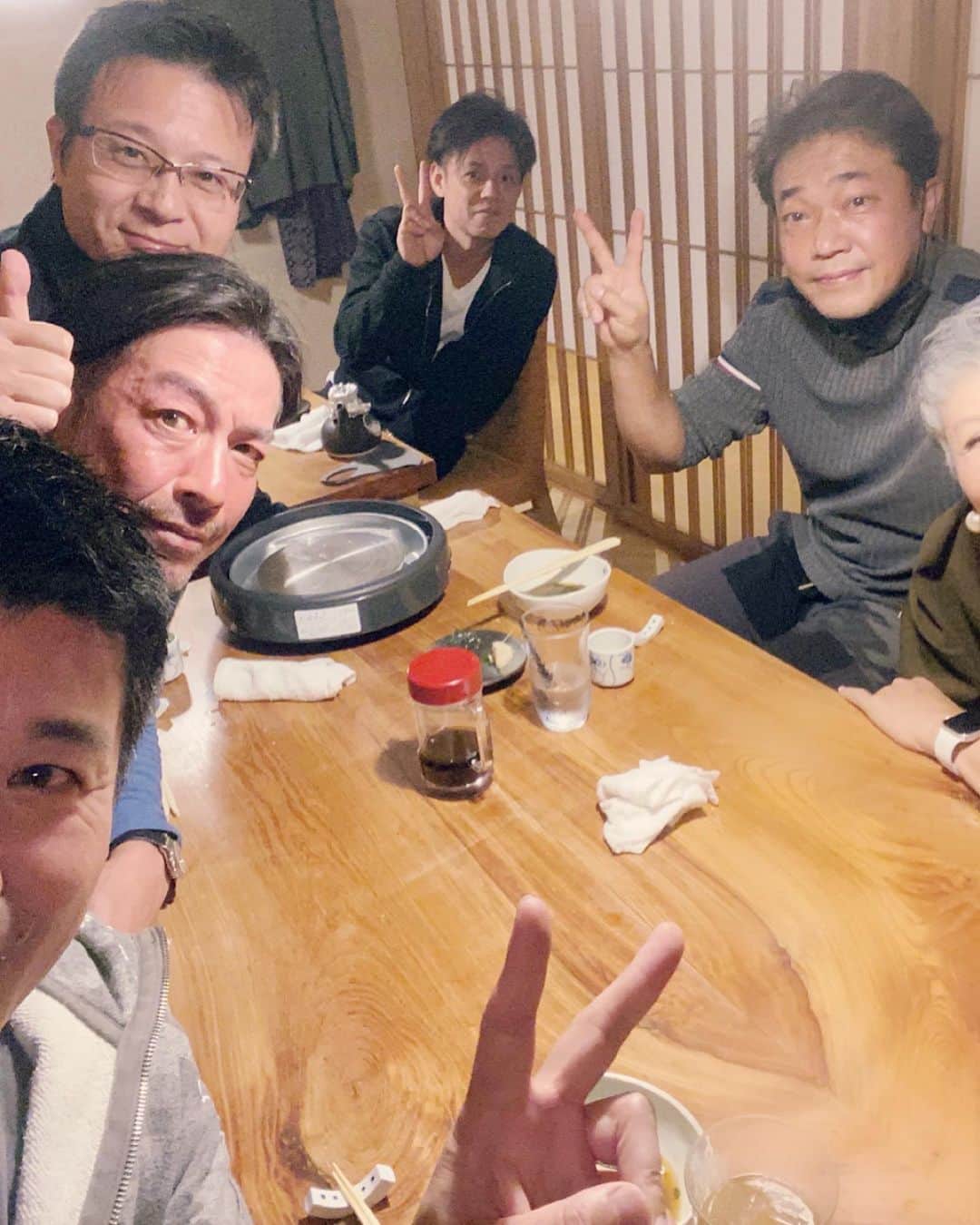 ピーターさんのインスタグラム写真 - (ピーターInstagram)「ゴルフ⛳️で松山2泊3日ツアーでした‼️  仙台から1人名古屋から3人、そして神奈川から1人（ピー）、そして松山の名士の方々との親睦会❗️  前日ディナーは、フグ三昧でしたね🐡  肉厚のお刺身や唐揚げ、お鍋❤️❤️  そして明くる日のゴルフは「奥道後GC」  秋晴れの最高の天気で、楽しい時間でした♪  　　慎之介拝  #四国に集合 #池畑慎之介 #ピーター #ゴルフツアー #ゴルフ  #二番町 #フグ三昧  #松山」10月31日 12時46分 - oziba1952