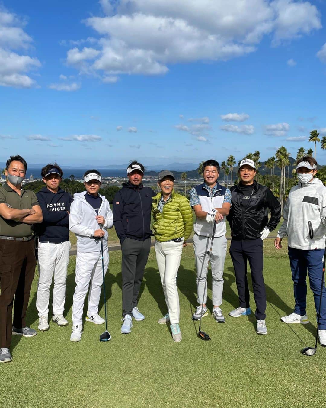 ピーターさんのインスタグラム写真 - (ピーターInstagram)「ゴルフ⛳️で松山2泊3日ツアーでした‼️  仙台から1人名古屋から3人、そして神奈川から1人（ピー）、そして松山の名士の方々との親睦会❗️  前日ディナーは、フグ三昧でしたね🐡  肉厚のお刺身や唐揚げ、お鍋❤️❤️  そして明くる日のゴルフは「奥道後GC」  秋晴れの最高の天気で、楽しい時間でした♪  　　慎之介拝  #四国に集合 #池畑慎之介 #ピーター #ゴルフツアー #ゴルフ  #二番町 #フグ三昧  #松山」10月31日 12時46分 - oziba1952