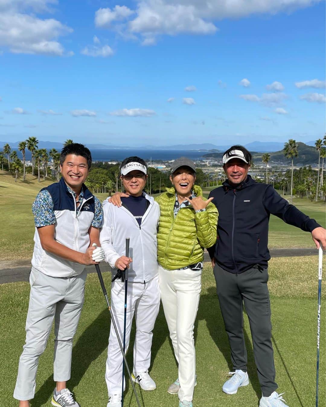 ピーターさんのインスタグラム写真 - (ピーターInstagram)「ゴルフ⛳️で松山2泊3日ツアーでした‼️  仙台から1人名古屋から3人、そして神奈川から1人（ピー）、そして松山の名士の方々との親睦会❗️  前日ディナーは、フグ三昧でしたね🐡  肉厚のお刺身や唐揚げ、お鍋❤️❤️  そして明くる日のゴルフは「奥道後GC」  秋晴れの最高の天気で、楽しい時間でした♪  　　慎之介拝  #四国に集合 #池畑慎之介 #ピーター #ゴルフツアー #ゴルフ  #二番町 #フグ三昧  #松山」10月31日 12時46分 - oziba1952