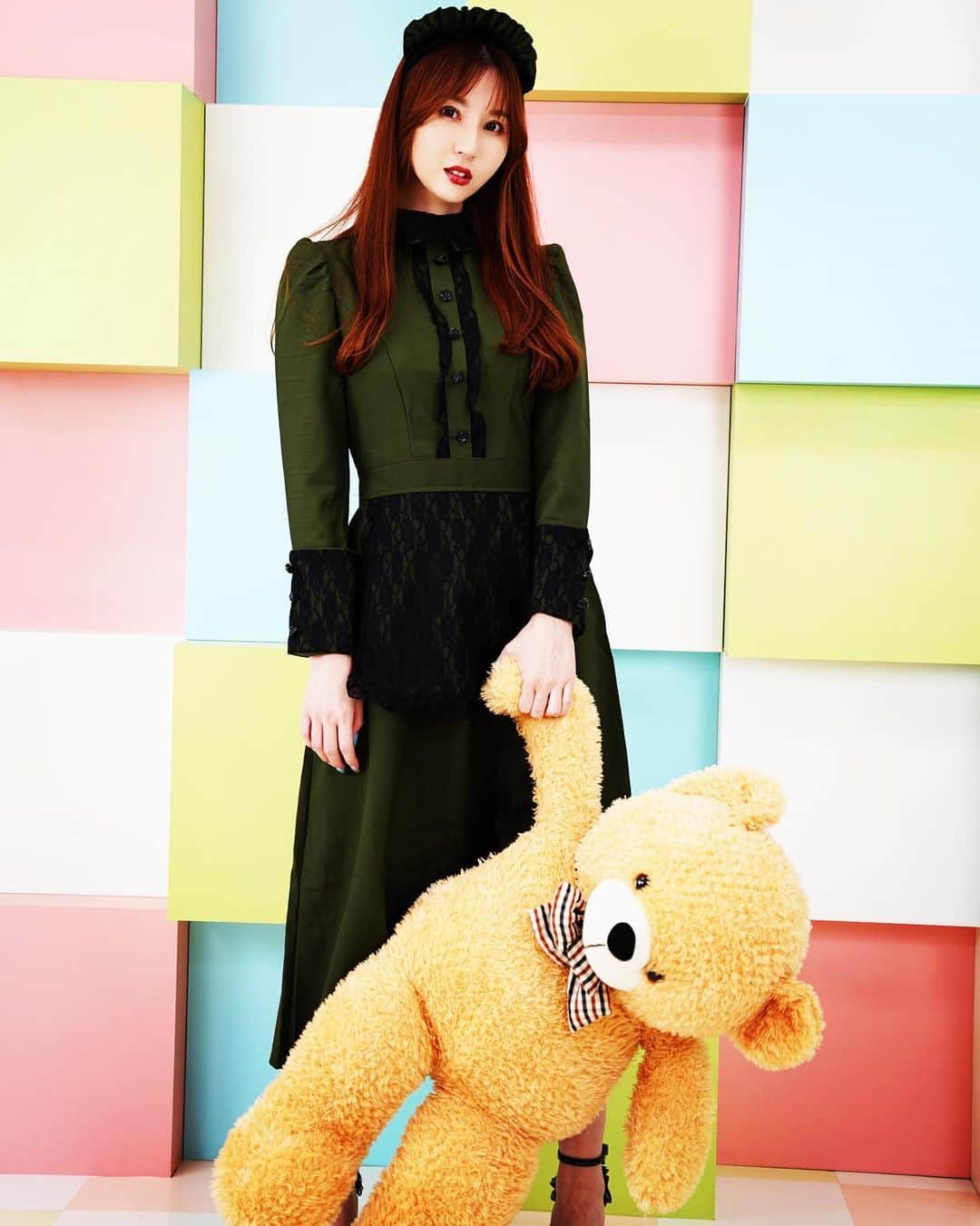 辰巳ゆいのインスタグラム：「🧸🎃Happy Halloween🎃🧸  今日は、ファンティアでハロウィン配信するので遊びに来てね❤️‍🩹  #メイドさん　#イカゲーム　関係ない🙄」