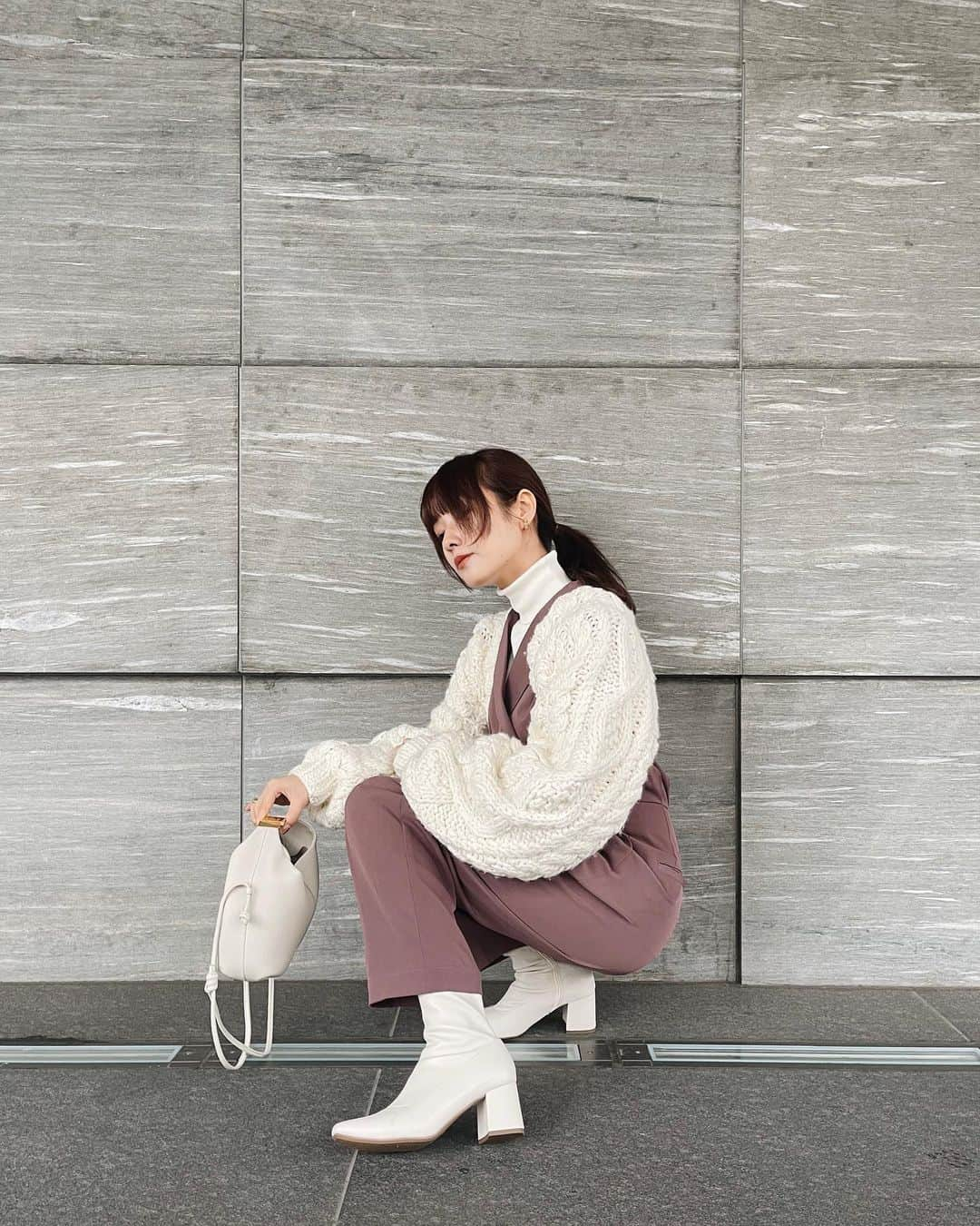 前田希美（まえのん）さんのインスタグラム写真 - (前田希美（まえのん）Instagram)「#のんの私服  昔からジャンプスーツが好きで、 N WITH.でもよく作ってたのですが、  久しぶりに作りました。  今回はあえて少し短めの作りに。 ブーツを見せたり足首を見せるコーデができます。  ジャンプスーツは 1枚でコーデが決まるから好き。  タートルネックを合わせるとオシャレな 雰囲気がプラスされておすすめ。 こちらもN WITH.です。  明日まで￥10,000以上ご購入で 送料無料キャンペーン中なので 是非ゲットしてくださいね☻  @n_with_official   ちなみにブーツは 最近めっちゃお気に入りの GUのブーツです。 歩きやすくて形がかなり綺麗なので好き。 GUのlookbookも公開お楽しみに。  #のんの私服 #nwith #code #fashion  #jumpsuit #ootd #pink #エヌウィズ」10月31日 13時36分 - maeda_nozomi