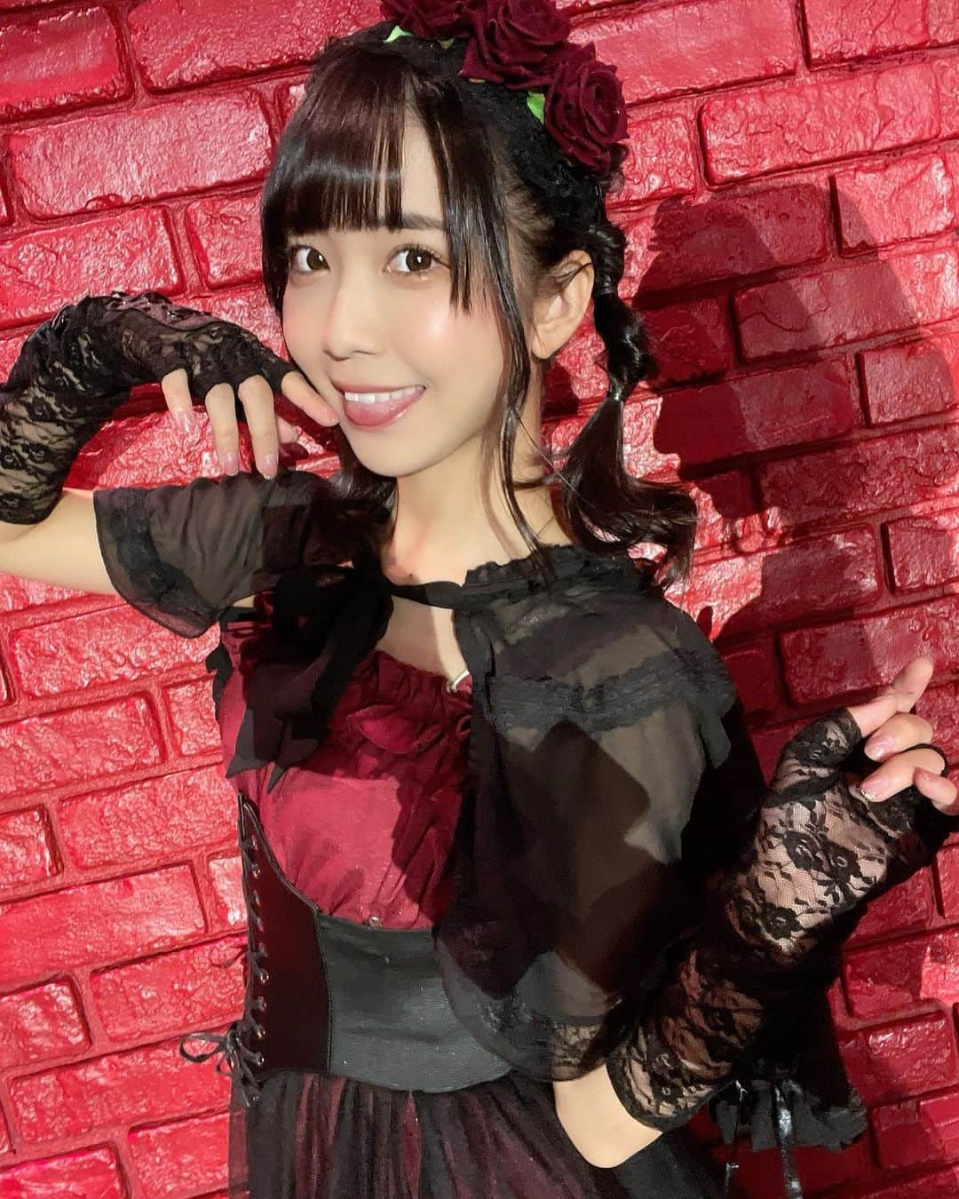 天羽希純のインスタグラム：「🍬🎃✞👻trick or treat👻✞🎃🍬  #happyhalloween #halloween #ハロウィン #ハロウィンコスプレ #コスプレ #アイドル #2i2」