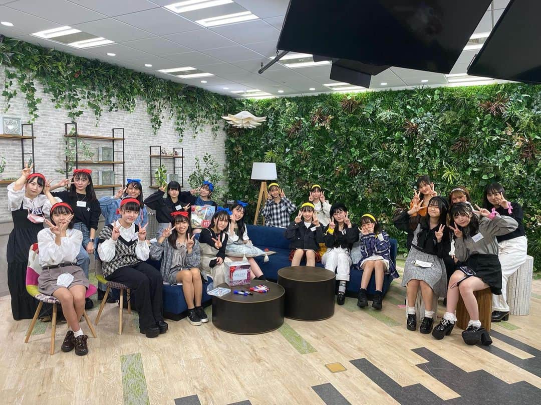 ひまひまチャンネルさんのインスタグラム写真 - (ひまひまチャンネルInstagram)「CONNECT ご覧頂きありがとうございました～🤍  こんなにたくさんのteenのYouTuberさん達と集まれることはなかなかないので、嬉しかったです🙋‍♀️👏  UUUMのYouTuberの皆とも一年半ぶりに会えて嬉しかったです！  初対面の方もずっと動画で見させていただいていたので初めて感がなくて、とても仲良くさせていただきました～！  お写真もありがとうございました🌷🤍   #ひまひまチャンネル #ひまひま #CONNECT」10月31日 15時09分 - himahima_channel
