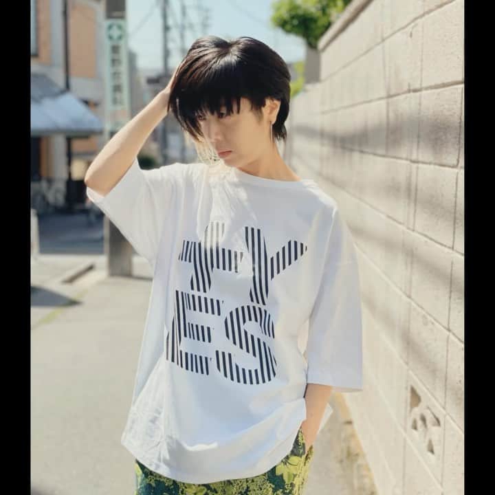 Salyuのインスタグラム：「Stripe Logo Tシャツが再入荷💫  ご好評いただき、完売していたStripeのLogo T-shirtを再入荷しました！  Salyuがディレクションする Shop『+YES』は、 以下のリンクから ご覧いただけます🙈  shop.salyu.jp」