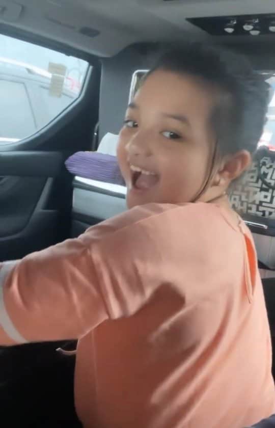 Keluarga A5のインスタグラム：「🤭😂 #queenarsy」