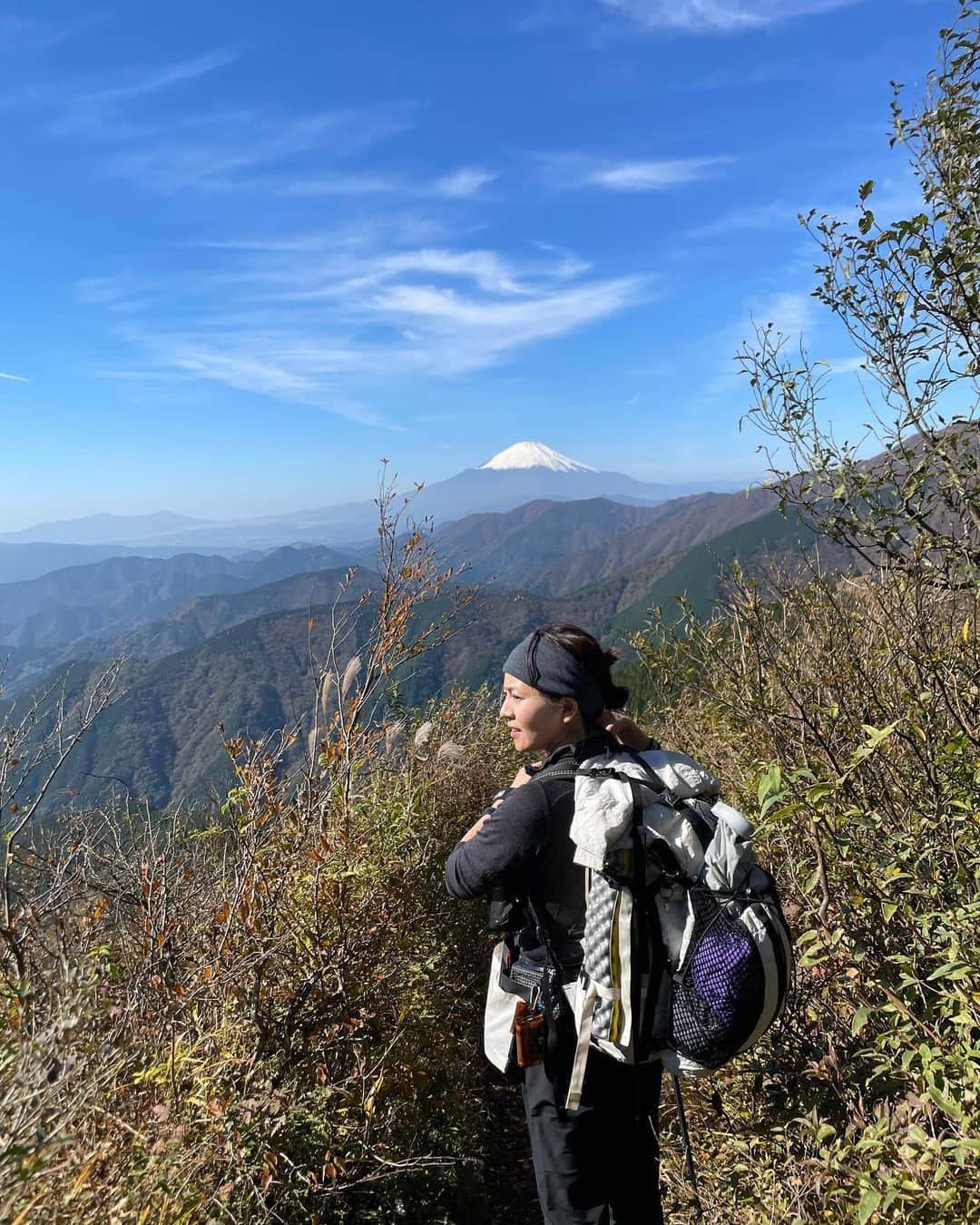 大橋未歩さんのインスタグラム写真 - (大橋未歩Instagram)「神奈川県 ヤビツ峠→塔ノ岳→大倉 の日帰り登山に行ってきました☺️ 約14kmの行程です。  #紅葉 #富士山 #登山 #青空  #塔ノ岳  #hiking  #ハイキング #トレッキング  ゴール直前 観音茶屋で食べた牛乳プリン😋  筋肉痛で翌日から牛歩のわたしでした😂  #次はどこに行こうかな」10月31日 15時37分 - o_solemiho815