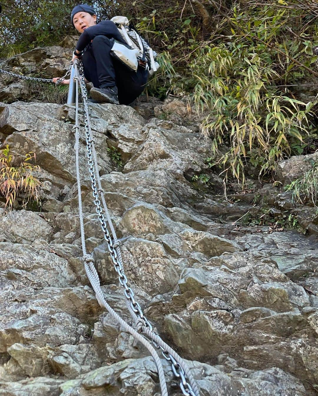 大橋未歩さんのインスタグラム写真 - (大橋未歩Instagram)「神奈川県 ヤビツ峠→塔ノ岳→大倉 の日帰り登山に行ってきました☺️ 約14kmの行程です。  #紅葉 #富士山 #登山 #青空  #塔ノ岳  #hiking  #ハイキング #トレッキング  ゴール直前 観音茶屋で食べた牛乳プリン😋  筋肉痛で翌日から牛歩のわたしでした😂  #次はどこに行こうかな」10月31日 15時37分 - o_solemiho815