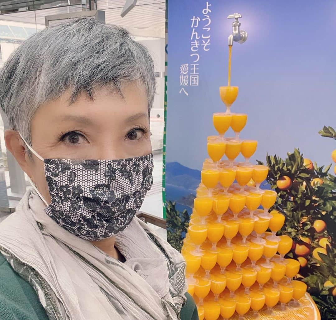 ピーターさんのインスタグラム写真 - (ピーターInstagram)「そして2日目の松山‼️  ゴルフは「エリエールGC松山」 今月､女子プロのトーナメントが開催されます❤️❤️  美味しいお寿司も頂き、みんなの笑顔が、眩しいですね♪  帰りの空港では、蛇口からジュースが出てました‼️（嘘）  楽しい松山ツアー、 皆様お疲れ様でした。  そして松山の皆様も、本当にありがとうございました。 　　　　　　　　　　　　　　　　 　　　　慎之介拝  #秋晴れ  #みんな笑顔 #エリエールGC松山 #ピーター #池畑慎之介 #ゴルフツアー #ゴルフ #松山」10月31日 15時58分 - oziba1952