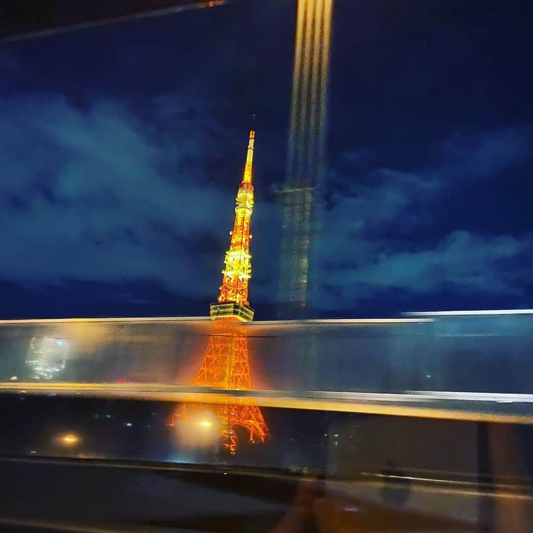 高樹リサさんのインスタグラム写真 - (高樹リサInstagram)「通天閣もやけど、東京タワーも上まで行ったことないねん実は🤭。 でも、スカイツリーはあるよ✌️」10月31日 16時07分 - lisalisa_takagi