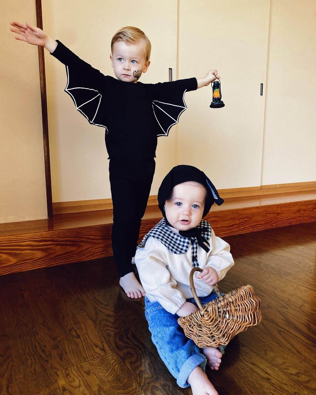 リアノン・ランゲラック（ミッチェル・ランゲラックの妻）のインスタグラム：「Happy Halloween 🦇🦇」