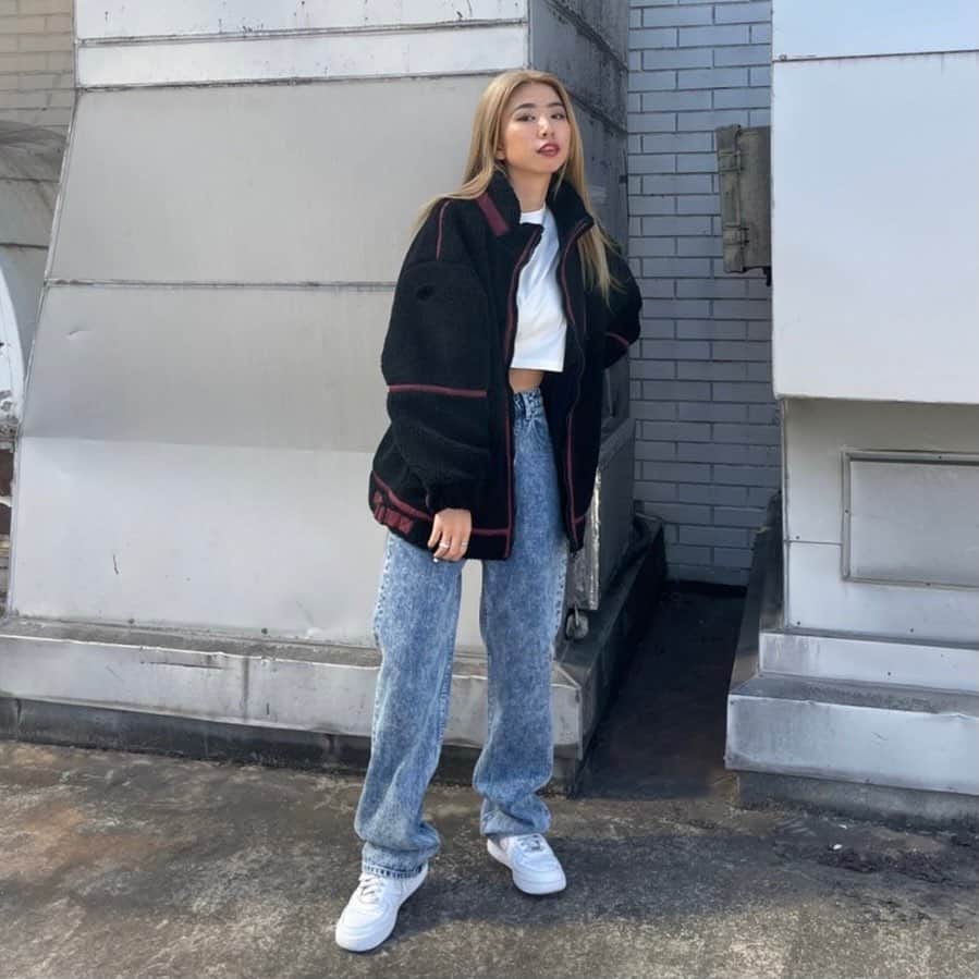 XGIRL_ootdのインスタグラム：「#xgirl_ootd @m_tein 158cm 　 X-girl SHINJUKU STAFF 　 ------------------------------------ ▪️OUTDOOR BOA RIDERS JACKET ￥17,600(税込) ▪️BOX LOGO WIDE L/S TEE ￥7,700(税込) ▪️HIGH WAISTED LOOSE FIT JEAN ￥12,100(税込) ------------------------------------ 　 #xgirl #xgirljp #xgirlus #エックスガール #ストリートコーデ #ストリートファッション #スタッフスナップ #アウター #ボアアウター #ハイウエストデニム」