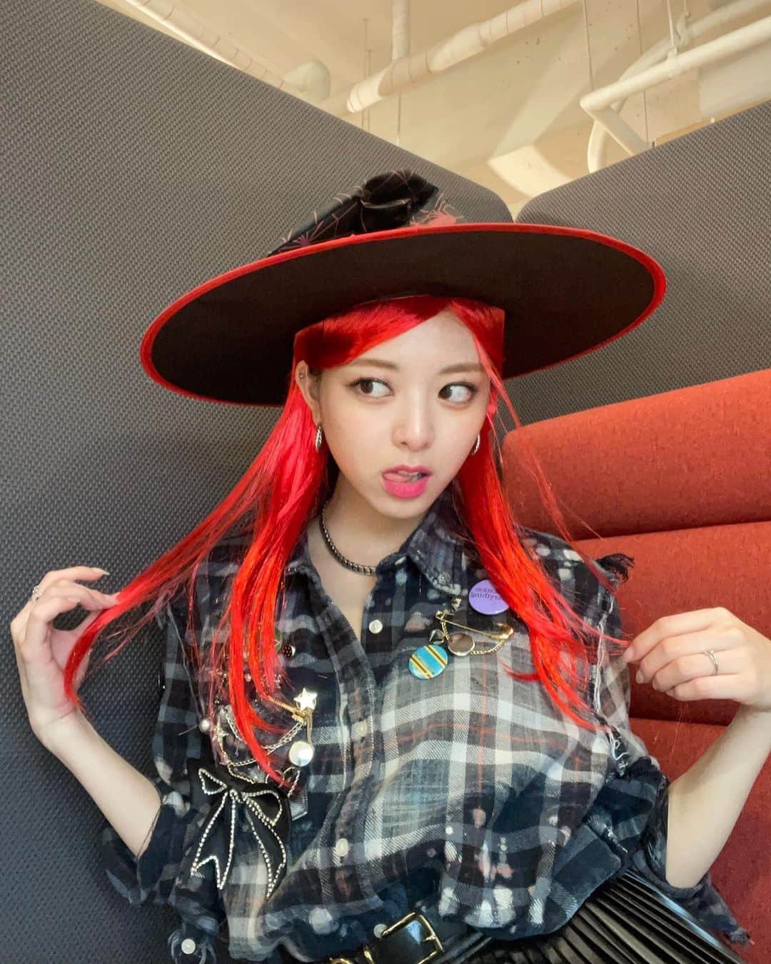 ITZYさんのインスタグラム写真 - (ITZYInstagram)「Halloween with Red♥️」10月31日 18時40分 - itzy.all.in.us