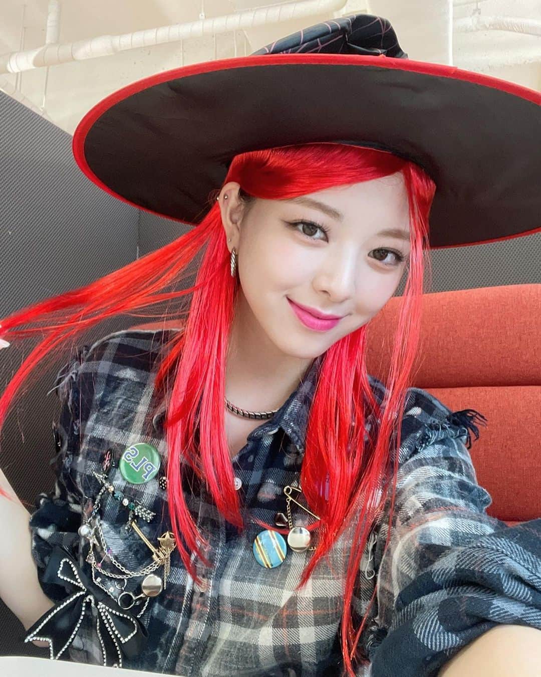 ITZYさんのインスタグラム写真 - (ITZYInstagram)「Halloween with Red♥️」10月31日 18時40分 - itzy.all.in.us