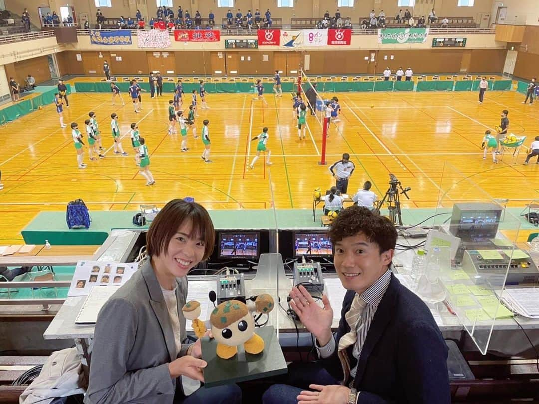 迫田さおりさんのインスタグラム写真 - (迫田さおりInstagram)「・ 春の高校バレー🌸 大阪予選 ・ 金蘭会vs城南学園 の解説をさせていただきました。 ・ 両チームとも素晴らしいプレーの連続でした‼︎ ・ 川島壮雄アナウンサーありがとうございました😊 ・ スポーツブルで都道府県大会が見れますよ👀 高校生の素晴らしいプレーぜひご覧ください🏐🌸 ・ 2022年の春高は1月5日開幕です‼️ ・ ・ #バレーボール #春の高校バレー #春高 #川島壮雄 アナウンサー」10月31日 18時41分 - saori.rio