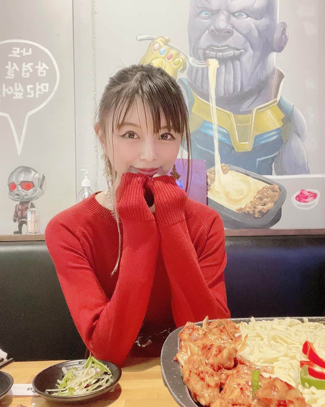 のインスタグラム：「🇰🇷🍗🛩 ・ 韓国グルメがマイブーム🇰🇷 明洞タッカルビ 渋谷店開拓🍽 ・ ボリューム満点でコスパ⭕️ あー幸せ🧀😮‍💨 ヤンニョムチキンも食べたよ😊 ・ BTS、韓国コスメ、韓流ドラマに絶賛ハマり中です🇰🇷オススメドラマ、グルメ教えてください💕 ・ pr @mddkbshibuya #チーズタッカルビ  #渋谷韓国料理  #韓国料理  #明洞タッカルビ渋谷店  #タッカルビ #甘辛だれ #チーズ #渋谷グルメ  #渋谷ランチ #渋谷ディナー #渋谷デート  #BTS #ポチャ #bts好きな人と繋がりたい #韓国グルメ #ヤンニョムチキン #韓国チキン #韓国カフェ #新大久保 #新大久保グルメ #マッコリ #チャミスル #サムゲタン #チーズボール」