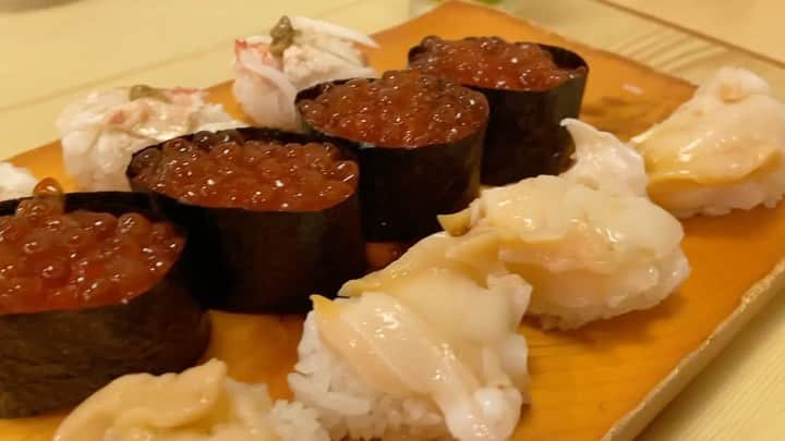坂口拓のインスタグラム：「石川県七尾市幸寿司 金沢はどこの寿司も単価が上がり 値段にあってない寿司屋ばかり💦 少し金沢から外れた方が安くて美味い寿司に会えます。」