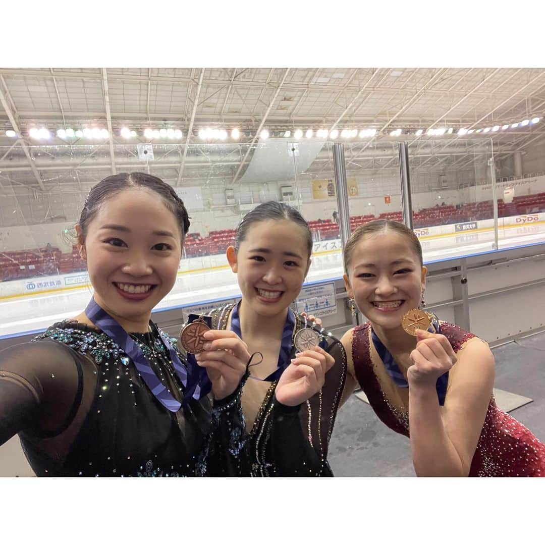 青木祐奈のインスタグラム：「・ ・ 東日本選手権、応援ありがとうございました☺️  SP,FSともに満足いく演技は出来ませんでしたが、まとめて、久しぶりに表彰台にのることができました。  全日本に向けてまた頑張ります💪🏻🔥  久しぶりにお客さんの前で滑れるの楽しみっ😆🤍」