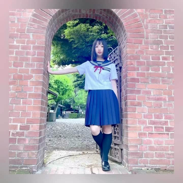 花田優里音のインスタグラム：「Happy Halloween👻🎃✨ どのように過ごしていますか？ 我が家は毎年ごく普通の日です。 夕食もきつねうどんでした🦊 最近は、 コンクールで全国大会に進めることになったので その練習を頭抱えながらしたり 2台ピアノの練習をワクワクしながらしたり ショパンコンクールの影響を大いに受けて 学校の実技試験曲にノクターンもプラスしたい！と 呆れる先生を説得したり 嬉しいドラマ撮影が少しあったり 定期テストに泣いたり お菓子を食べたり しています。 なんか急に寒くなったので体調崩しそう と思ったのですが、崩れず元気です。 そんな事より、朝ぼーっと寝ぼけててこけて 頭を打ってたんこぶできたので ぽけ〜としないように気をつけます。 . #カッコつけて壁ドンみたいな写真あったから  #かぼちゃ頭に加工したった  #happyhalloween #ハロウィーン  #きつねうどん #おあげが好き  #piano #ピアノ #撮影 #ドラマ  #たんこぶ #暖かくして  #元気に過ごしてね」