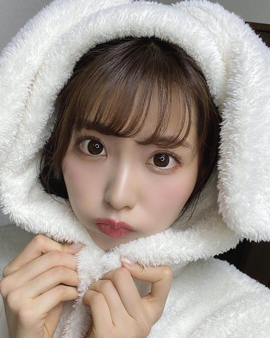 山下七子さんのインスタグラム写真 - (山下七子Instagram)「ハッピーハロウィン🐰 お菓子の代わりにコメント沢山待ってます♡  ぴょんっっ #ハロウィン #ハッピーハロウィン #うさぎパジャマ #うさぎメイク#ピンクメイク #guパジャマ」10月31日 20時10分 - yamashita_nanako