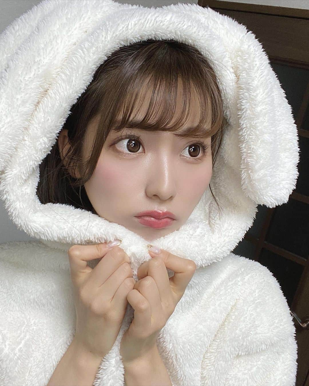 山下七子さんのインスタグラム写真 - (山下七子Instagram)「ハッピーハロウィン🐰 お菓子の代わりにコメント沢山待ってます♡  ぴょんっっ #ハロウィン #ハッピーハロウィン #うさぎパジャマ #うさぎメイク#ピンクメイク #guパジャマ」10月31日 20時10分 - yamashita_nanako