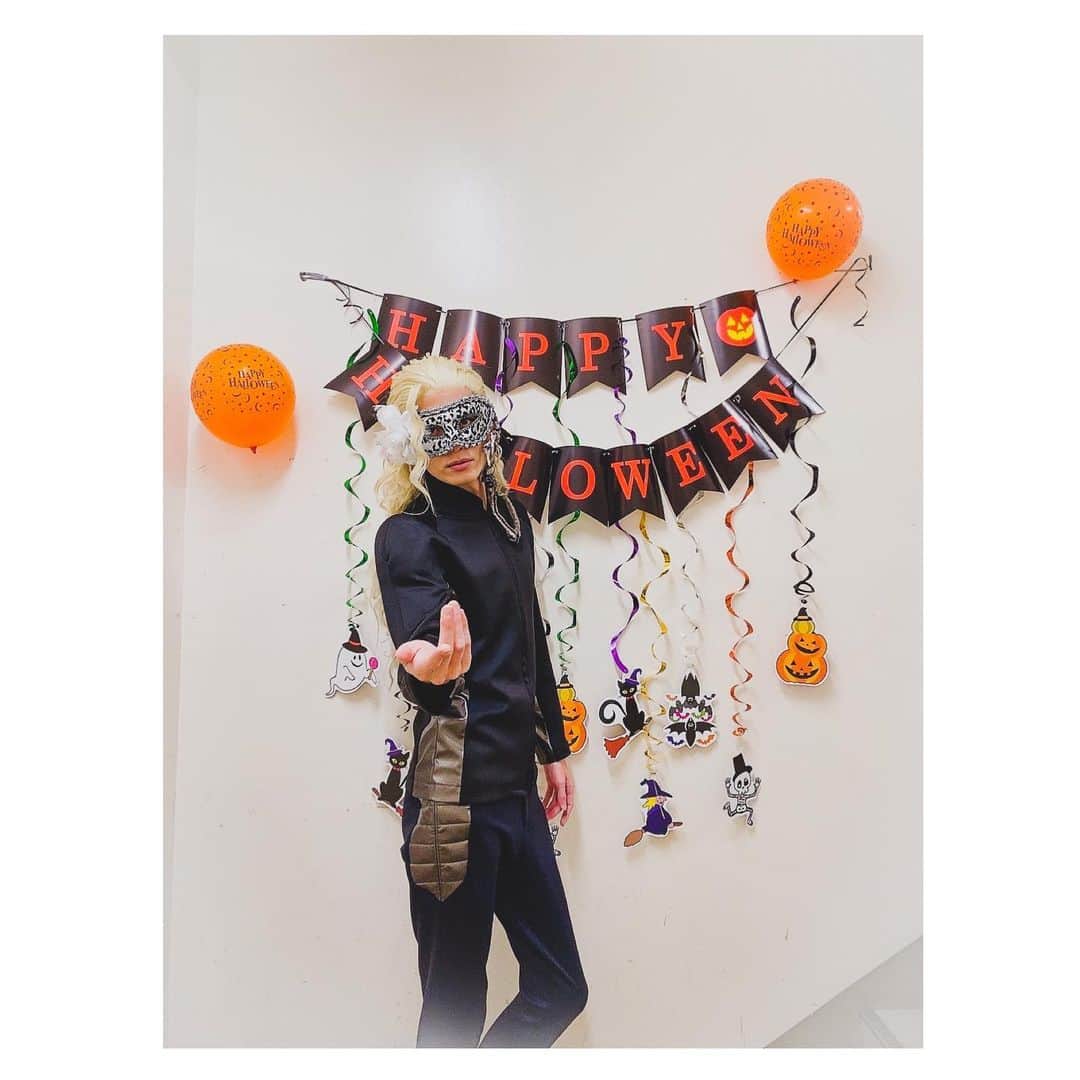 小野健斗のインスタグラム：「ハッピーハロウィン 仮面舞踏会にようこそ🎃」