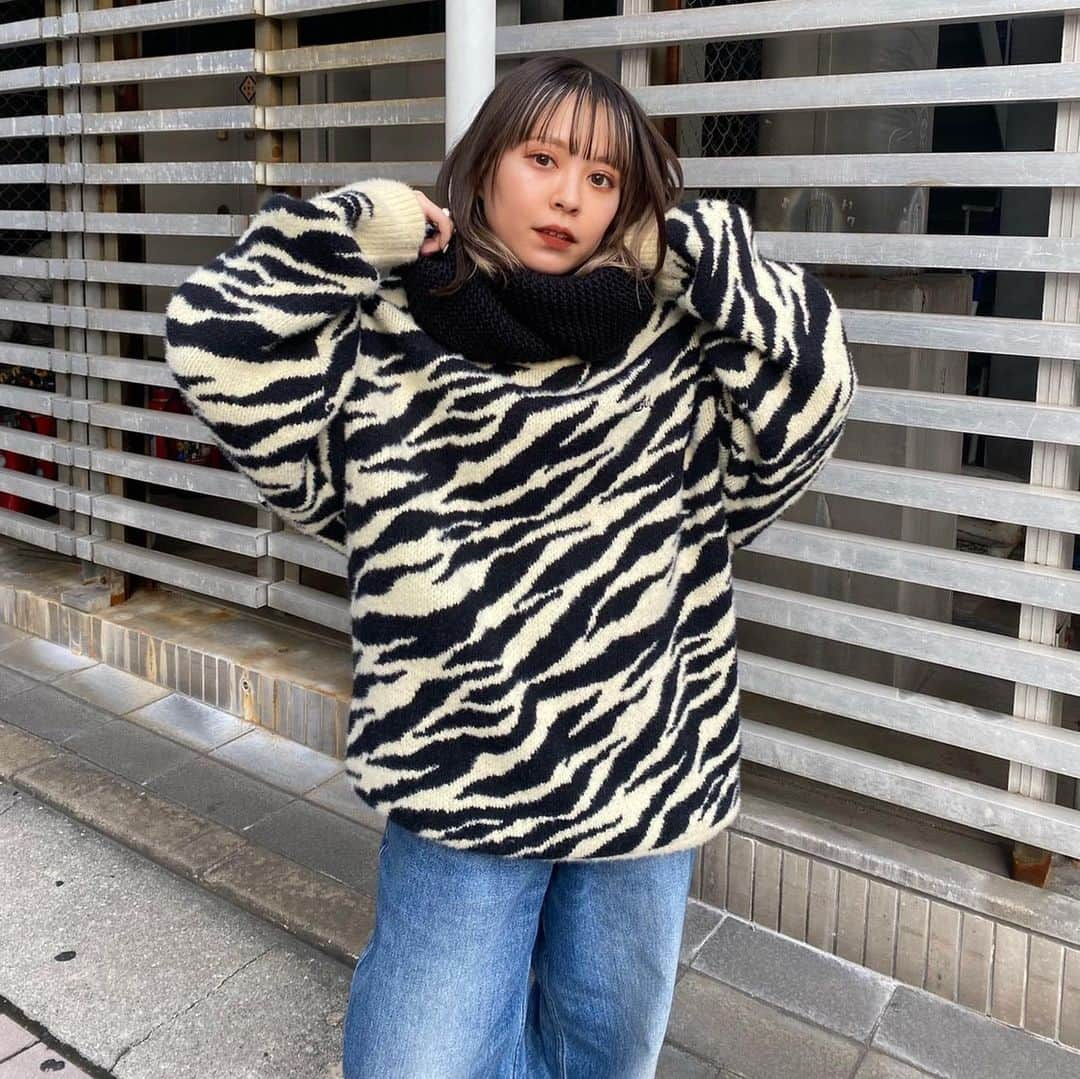 XGIRL_ootdさんのインスタグラム写真 - (XGIRL_ootdInstagram)「#xgirl_ootd @__wendys2 145cm 　 X-girl HIROSHIMA STAFF 　 ------------------------------------ ▪️ZEBRA PATTERN OVERSIZED KNIT TOP ￥13,200(税込) ▪️WIDE TAPERED PANTS ￥13,200(税込) ▪️KNIT SCARF ￥5,500(税込) ------------------------------------ 　 #xgirl #xgirljp #xgirlus #エックスガール #ストリートコーデ #ストリートファッション #スタッフスナップ #ゼブラ柄 #ニット #オーバーサイズ #オーバーサイズニット」10月31日 20時36分 - xgirl_ootd