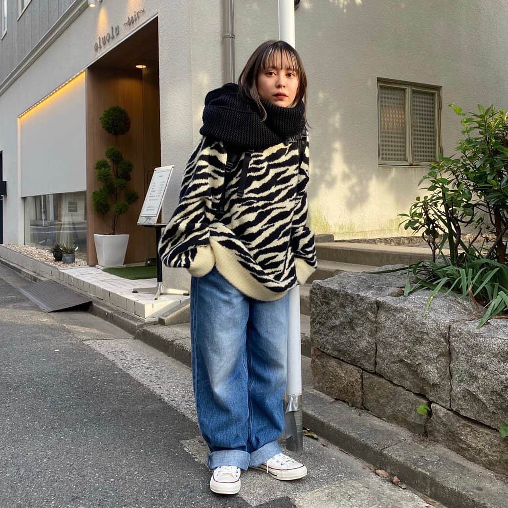 XGIRL_ootdのインスタグラム：「#xgirl_ootd @__wendys2 145cm 　 X-girl HIROSHIMA STAFF 　 ------------------------------------ ▪️ZEBRA PATTERN OVERSIZED KNIT TOP ￥13,200(税込) ▪️WIDE TAPERED PANTS ￥13,200(税込) ▪️KNIT SCARF ￥5,500(税込) ------------------------------------ 　 #xgirl #xgirljp #xgirlus #エックスガール #ストリートコーデ #ストリートファッション #スタッフスナップ #ゼブラ柄 #ニット #オーバーサイズ #オーバーサイズニット」