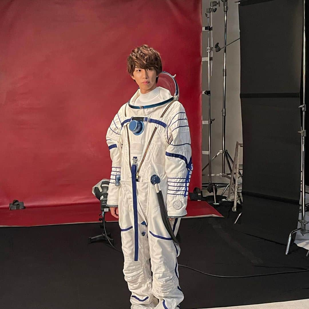 はじめしゃちょーさんのインスタグラム写真 - (はじめしゃちょーInstagram)「宇宙飛行士👨‍🚀  #はじきん #出前館」10月31日 21時09分 - hajimesyachodesu