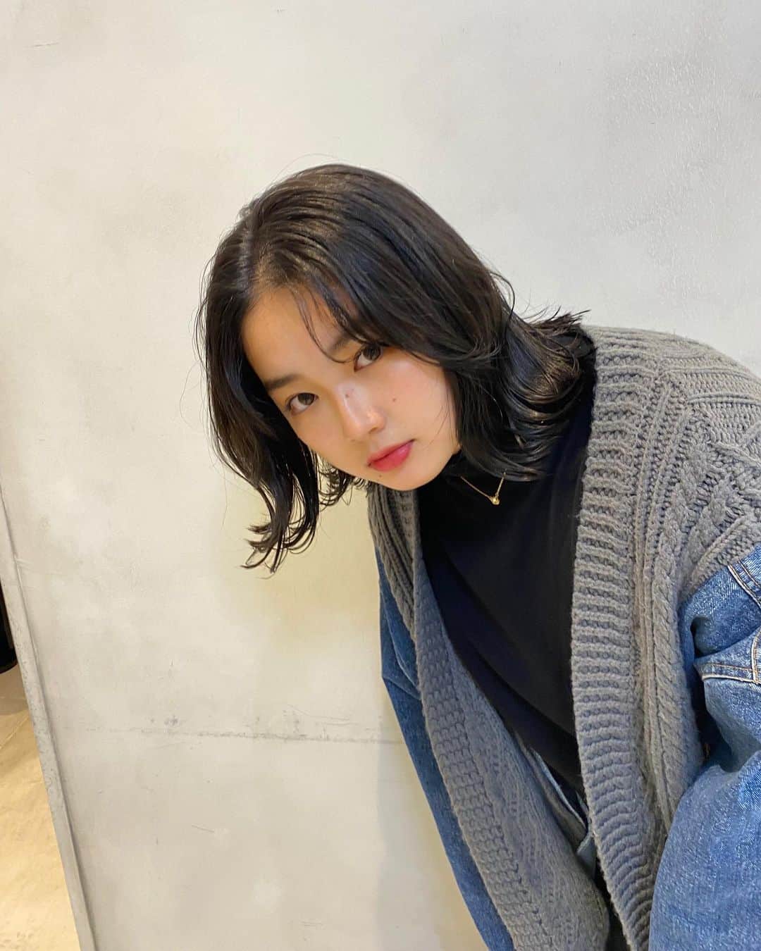 箭内夢菜のインスタグラム：「✂️✨  じゃん 切っちゃいました 溝口さんありがとうございました☺️ お気に入りです♡   #ZACC」